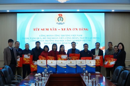 Công đoàn Công Thương Việt Nam thăm, tặng quà, hỗ trợ đoàn viên công đoàn Trường Đại học Công nghiệp Việt Trì nhân dịp Xuân Bính Ngọ 2026